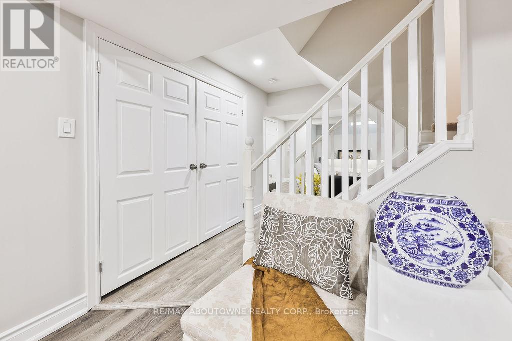 2185 Sutton Drive, Burlington, Ontario  L7L 7K5 - Photo 30 - W12733512