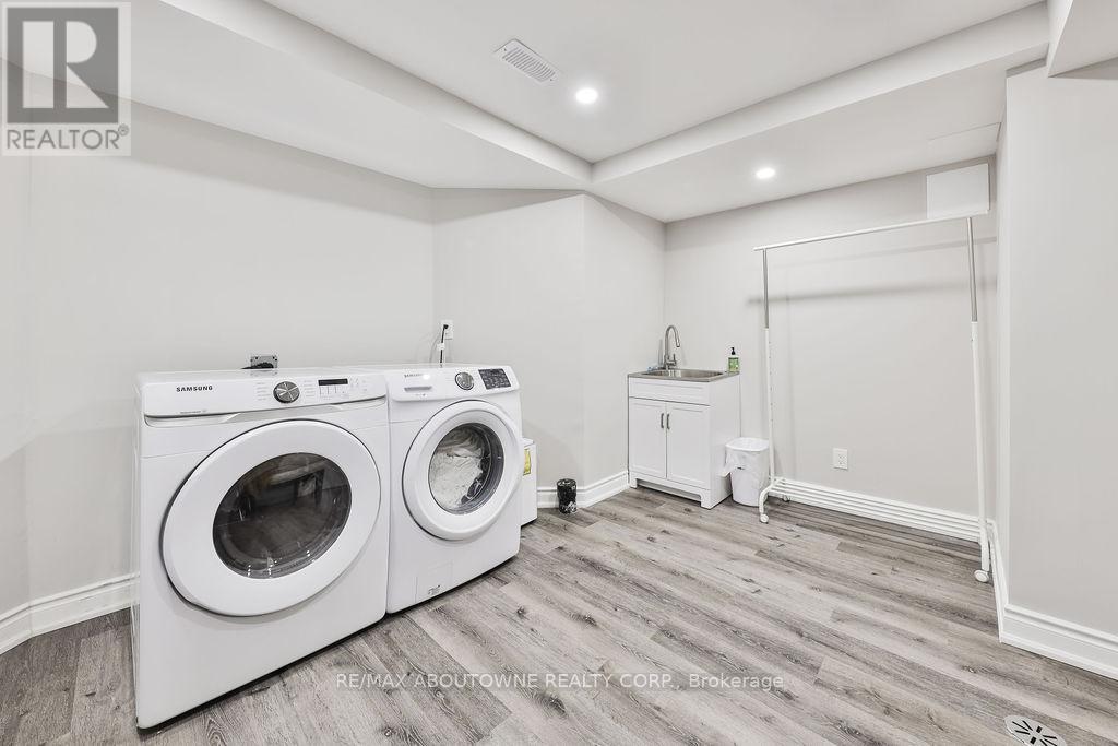 2185 Sutton Drive, Burlington, Ontario  L7L 7K5 - Photo 33 - W12733512