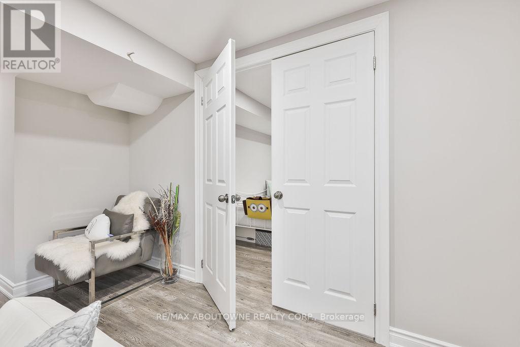 2185 Sutton Drive, Burlington, Ontario  L7L 7K5 - Photo 38 - W12733512