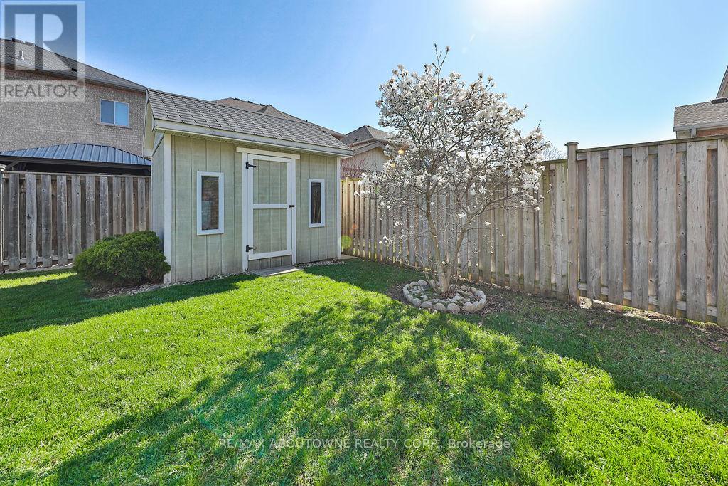 2185 Sutton Drive, Burlington, Ontario  L7L 7K5 - Photo 40 - W12733512