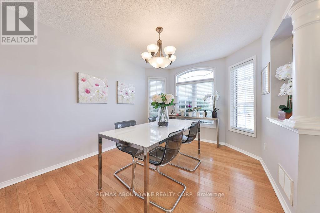 2185 Sutton Drive, Burlington, Ontario  L7L 7K5 - Photo 6 - W12733512