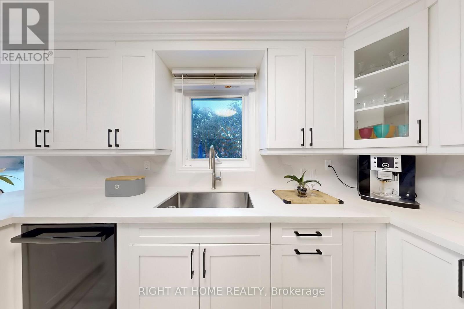 272 Hickory Circle, Oakville, Ontario  L6H 4V1 - Photo 13 - W12733518