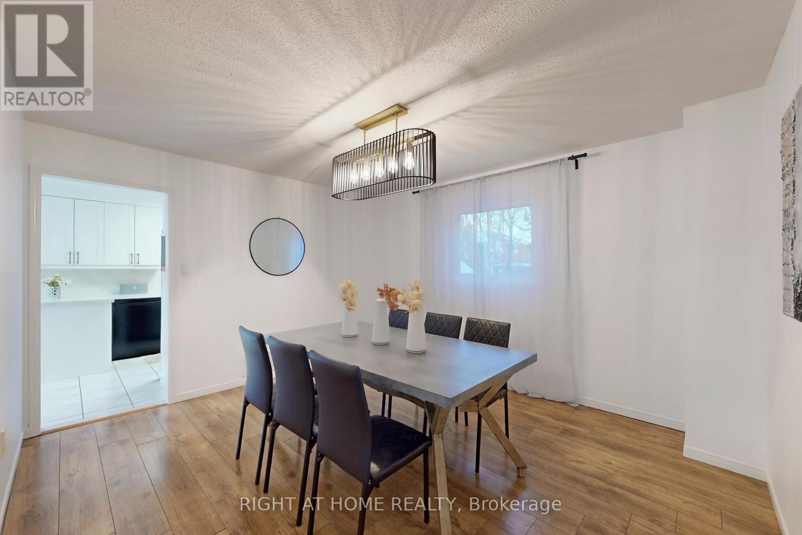 272 Hickory Circle, Oakville, Ontario  L6H 4V1 - Photo 7 - W12733518