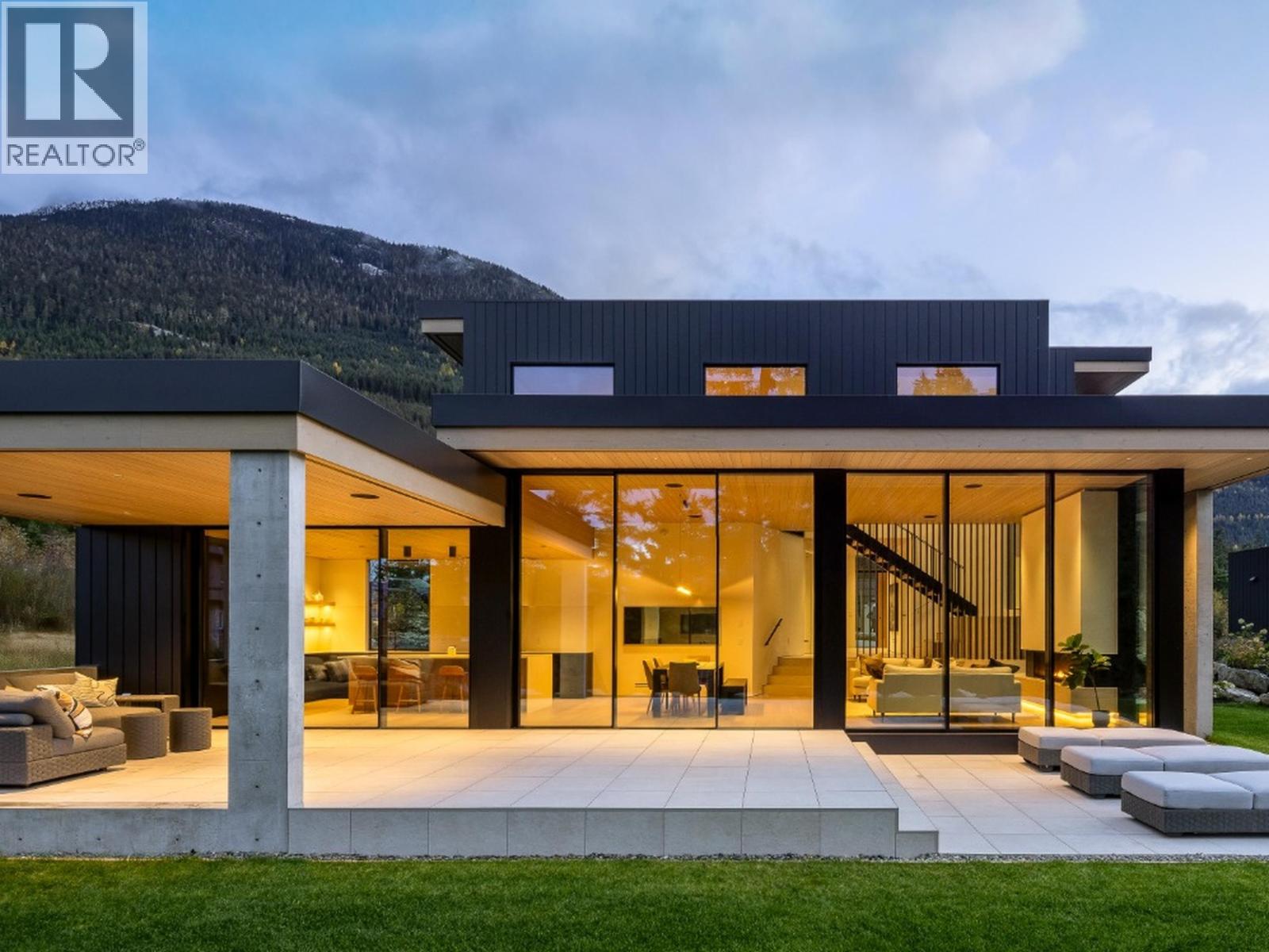 9257 WEDGEMOUNT PLATEAU DRIVE, Whistler, British Columbia