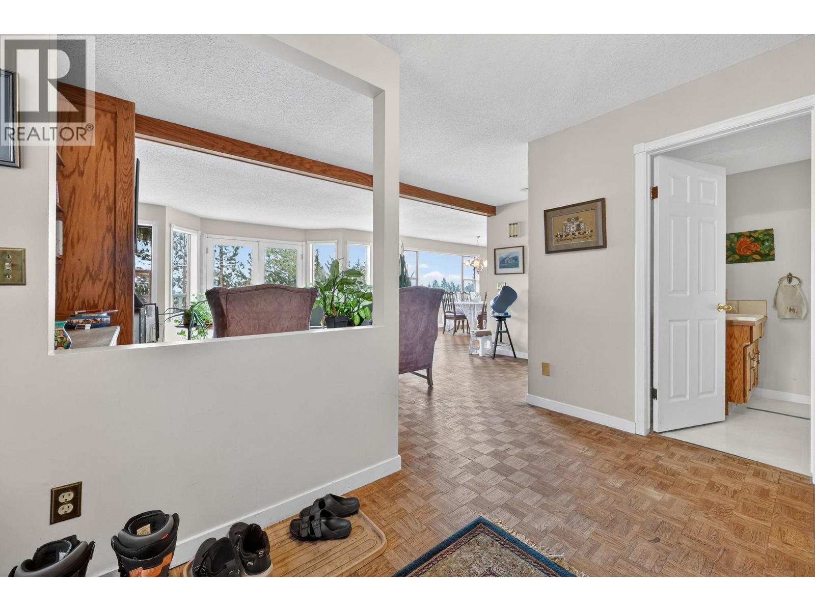 1050 Bartholomew Court, Kelowna, British Columbia  V1W 4N2 - Photo 5 - 10373927