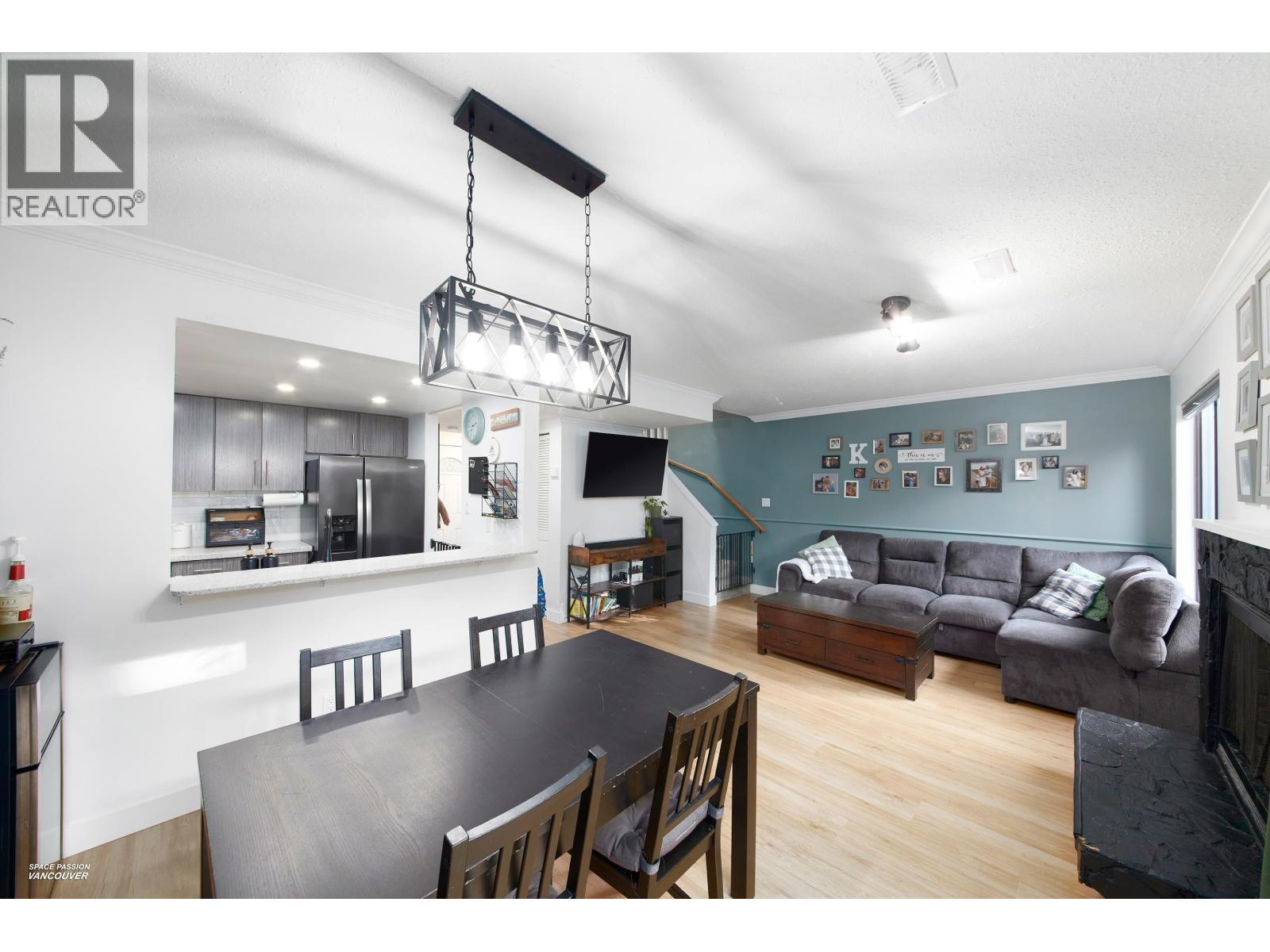 16 21550 Cherrington Avenue, Maple Ridge, British Columbia  V2X 8S7 - Photo 1 - R3082969