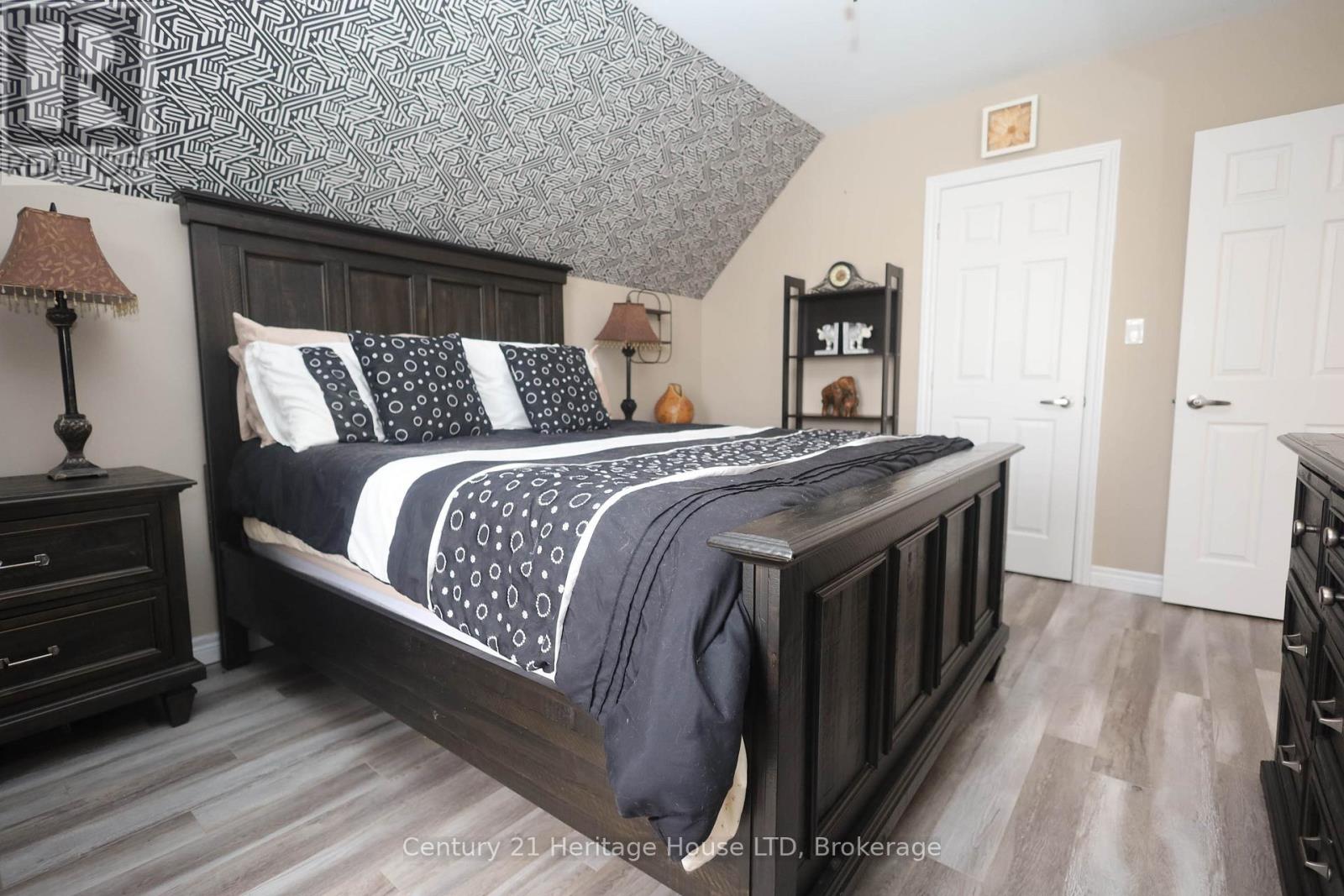 264 Henrietta Street, Fort Erie, Ontario  L2A 2K7 - Photo 17 - X12124904