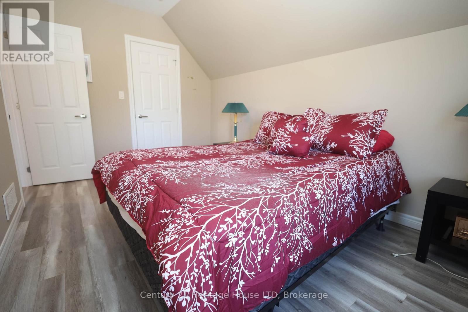 264 Henrietta Street, Fort Erie, Ontario  L2A 2K7 - Photo 15 - X12124904