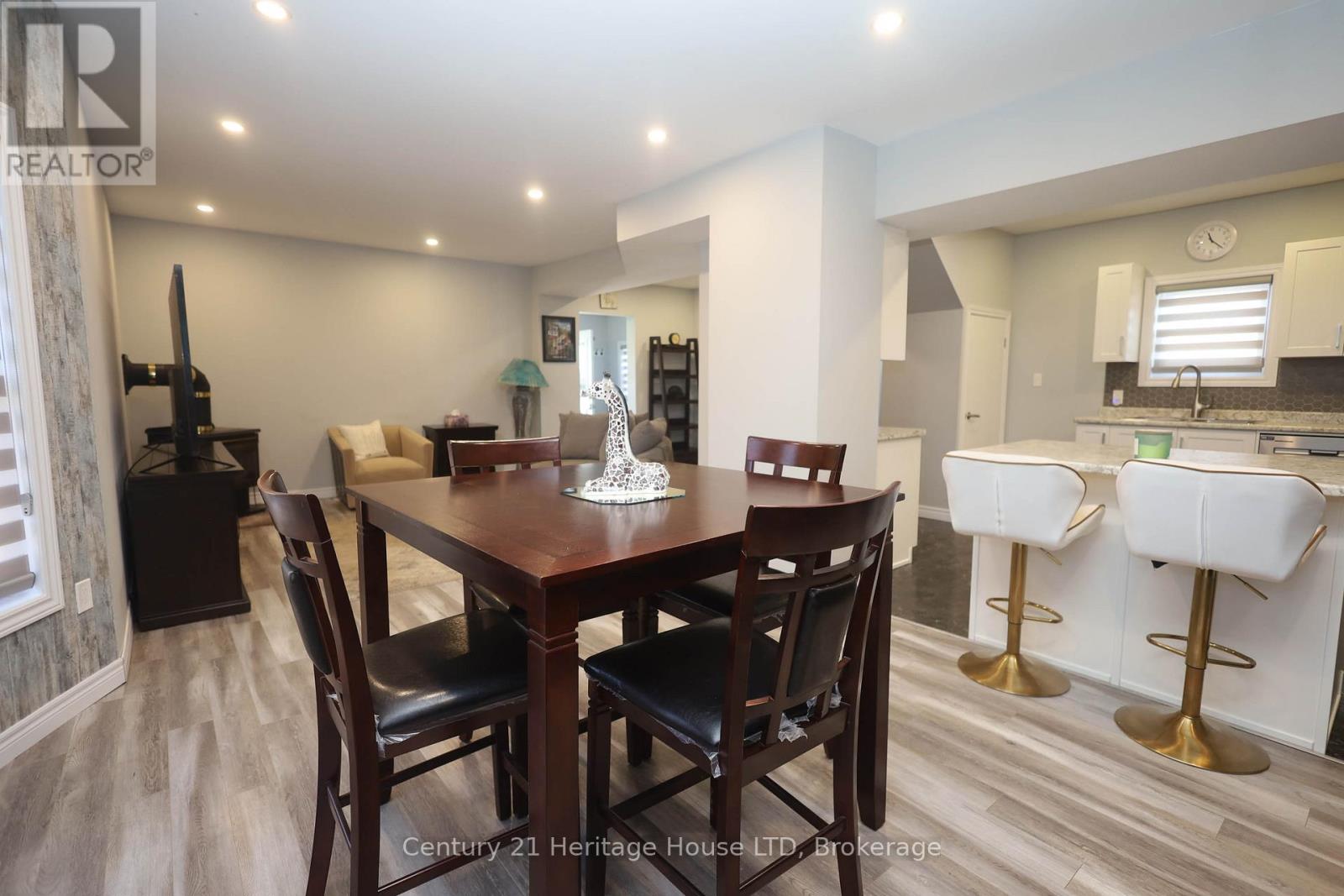 264 Henrietta Street, Fort Erie, Ontario  L2A 2K7 - Photo 6 - X12124904