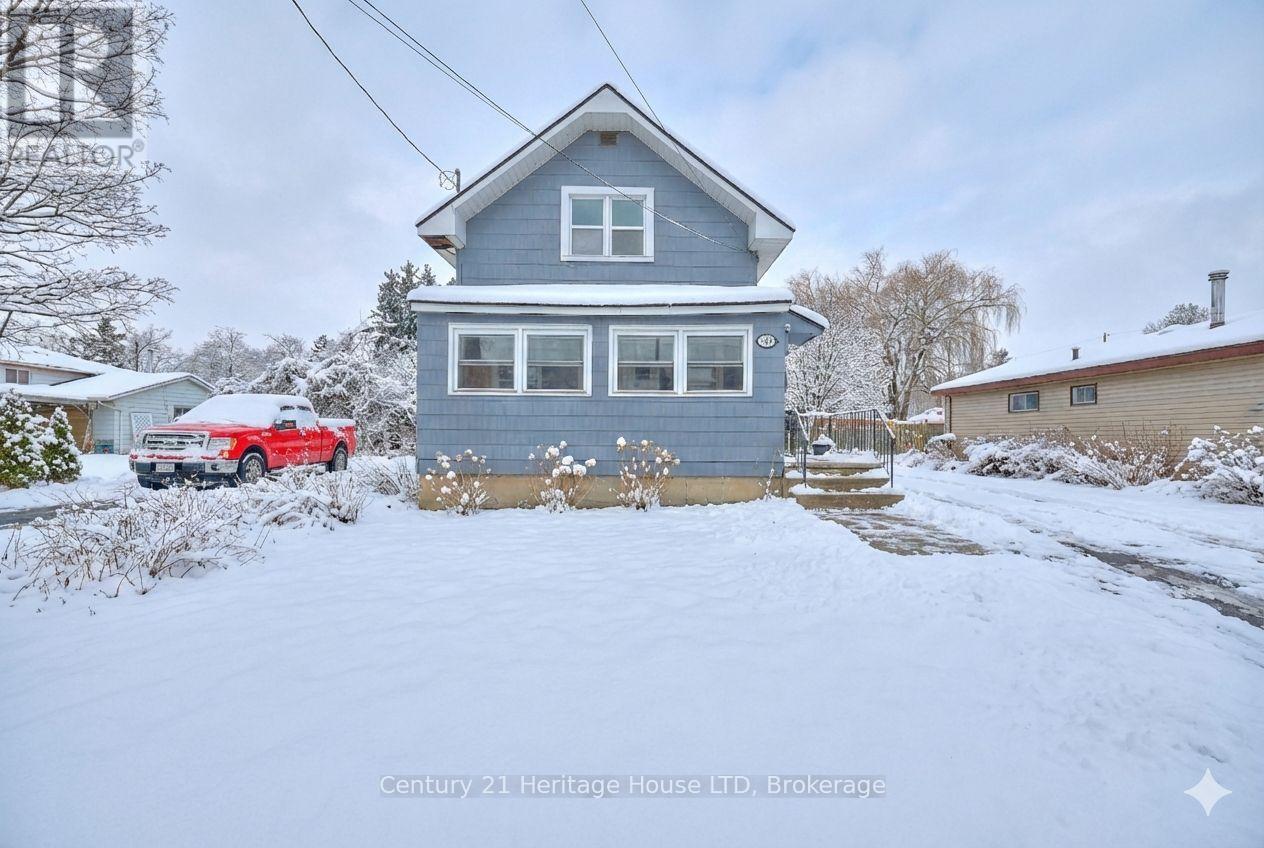 349 Bassett Avenue, Fort Erie, Ontario  L2A 4K8 - Photo 1 - X12328779