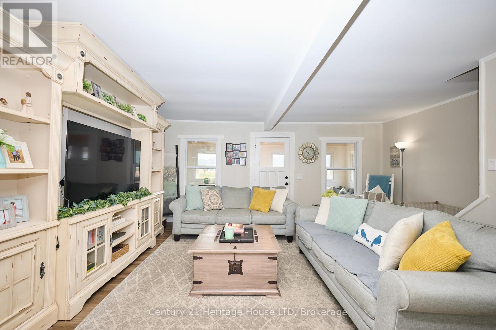 349 Bassett Avenue, Fort Erie, Ontario  L2A 4K8 - Photo 3 - X12328779