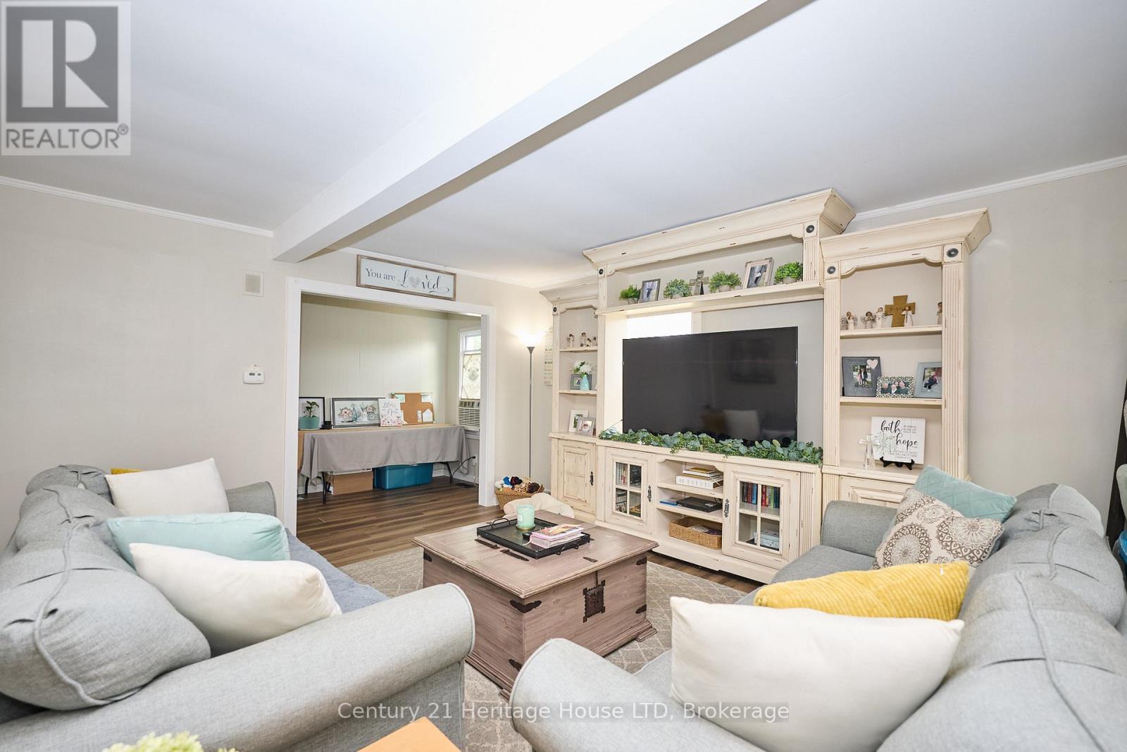 349 Bassett Avenue, Fort Erie, Ontario  L2A 4K8 - Photo 2 - X12328779