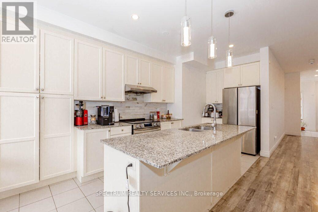 97 Kempenfelt Trail, Brampton, Ontario  L7A 0A7 - Photo 11 - W12725884