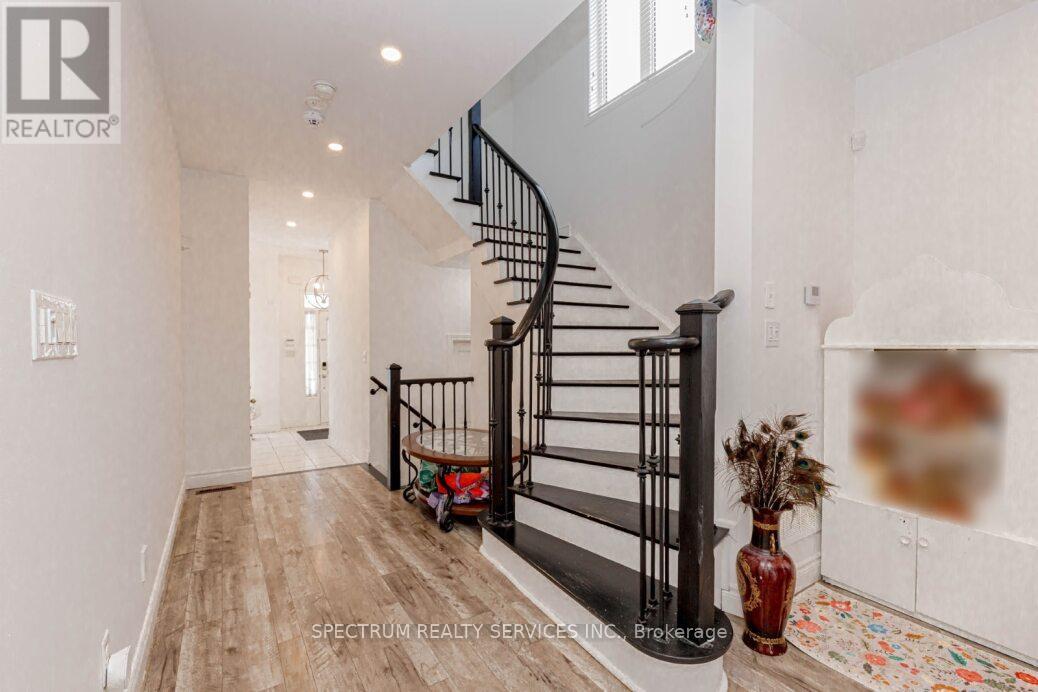 97 Kempenfelt Trail, Brampton, Ontario  L7A 0A7 - Photo 5 - W12725884