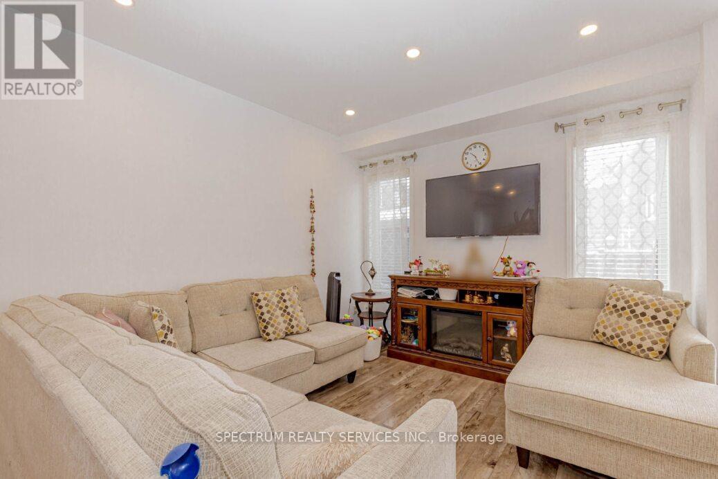 97 Kempenfelt Trail, Brampton, Ontario  L7A 0A7 - Photo 8 - W12725884