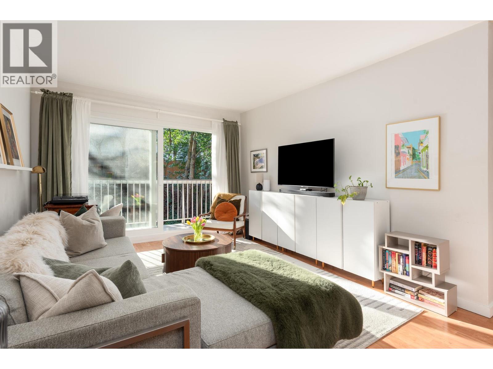 809 756 Great Northern Way, Vancouver, British Columbia  V5T 1E4 - Photo 1 - R3083745