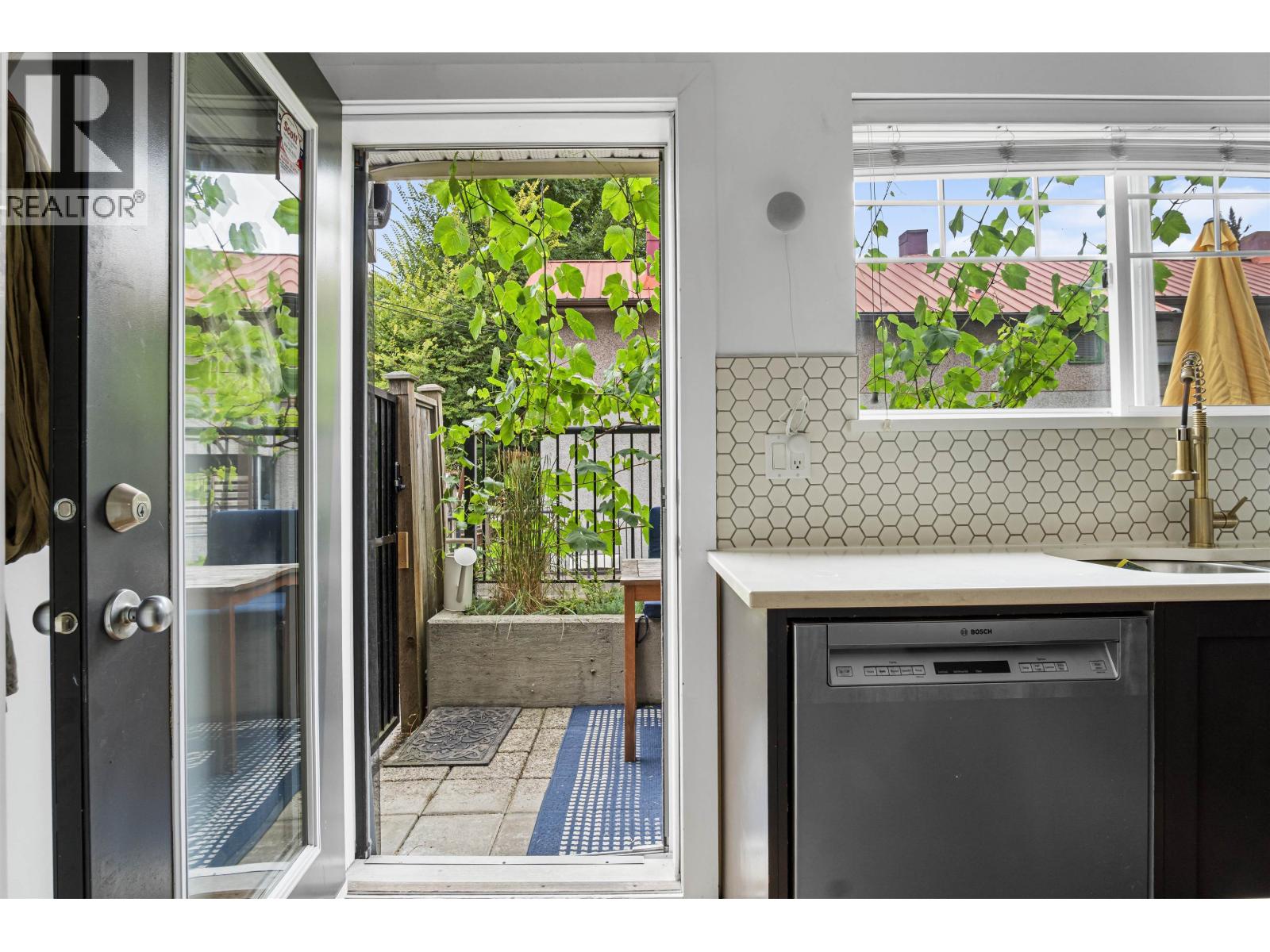 5 1638 E Georgia Street, Vancouver, British Columbia  V5L 2B2 - Photo 10 - R3083776