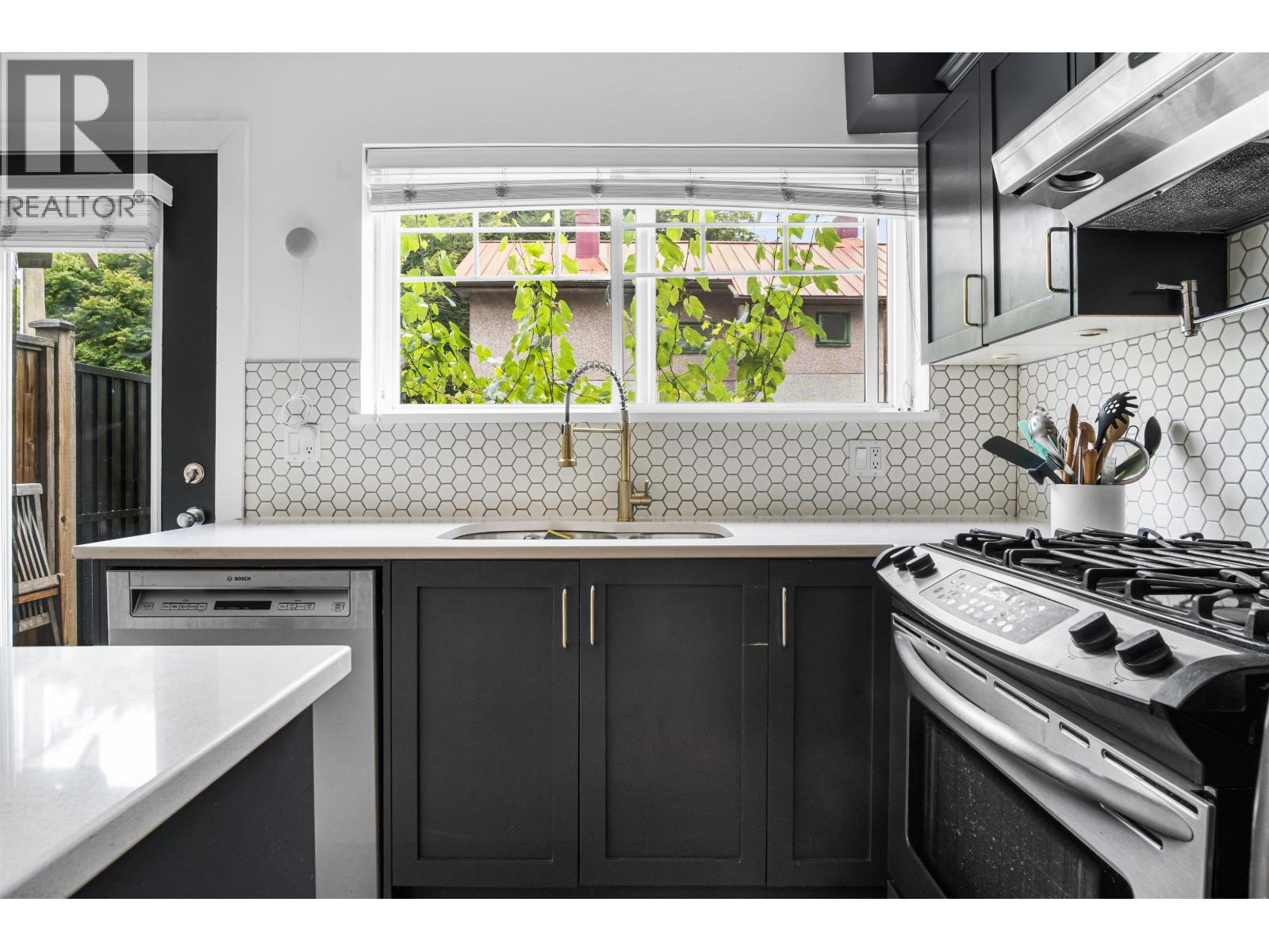 5 1638 E Georgia Street, Vancouver, British Columbia  V5L 2B2 - Photo 11 - R3083776