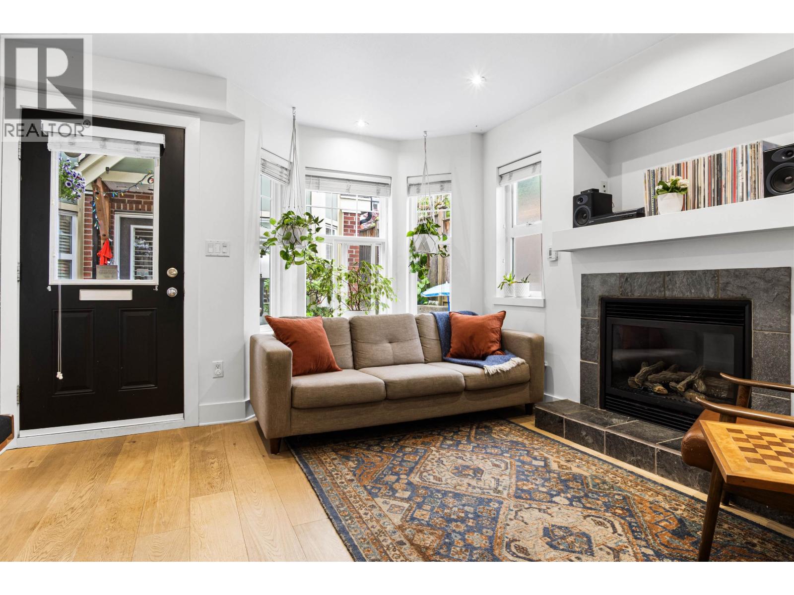 5 1638 E Georgia Street, Vancouver, British Columbia  V5L 2B2 - Photo 2 - R3083776