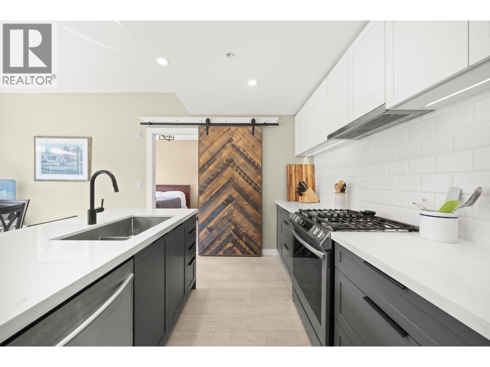 605 3038 St George Street, Port Moody, British Columbia  V3H 0L3 - Photo 6 - R3083780