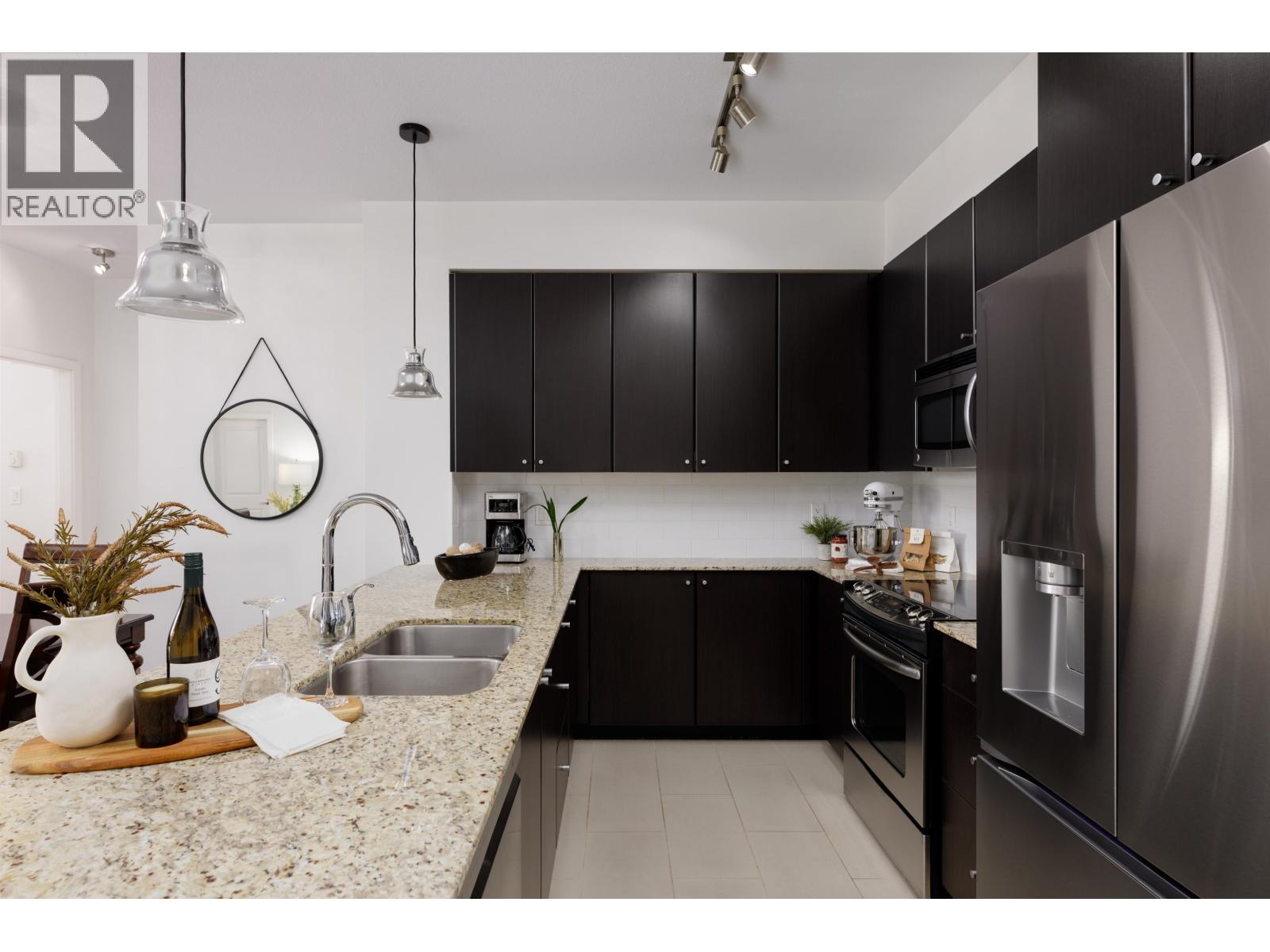 404 265 Ross Drive, New Westminster, British Columbia  V3L 0C8 - Photo 7 - R3083782