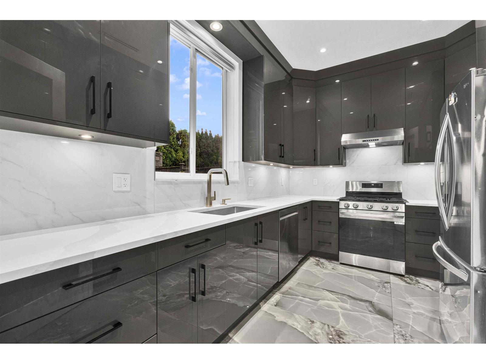 14714 111a Avenue, Surrey, British Columbia  V3R 2E1 - Photo 13 - R3083347