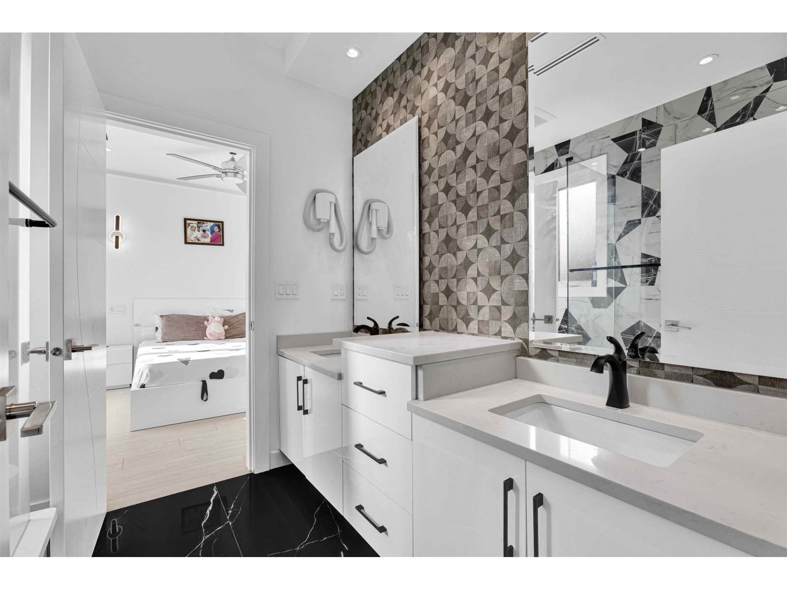 14714 111a Avenue, Surrey, British Columbia  V3R 2E1 - Photo 26 - R3083347