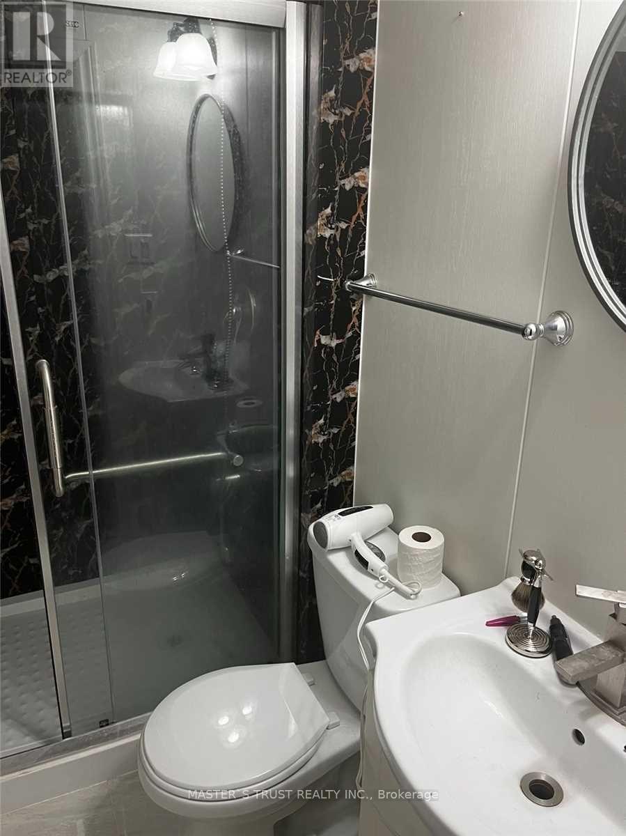 Main - 1 Winlock Park, Toronto, Ontario  M2M 1Z1 - Photo 3 - C12733600