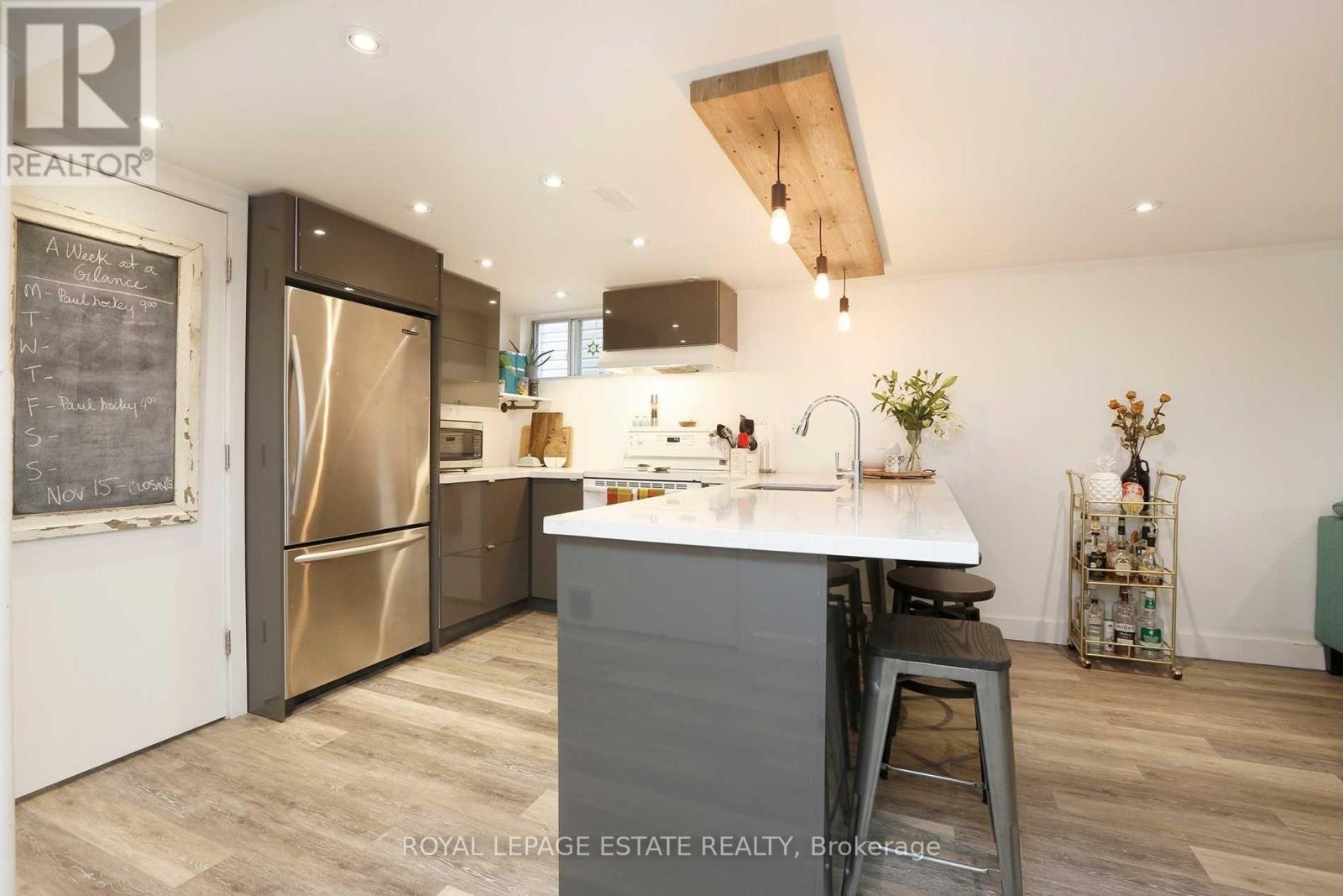 Lower - 208 Oakridge Drive, Toronto, Ontario  M1M 2B3 - Photo 3 - E12733612