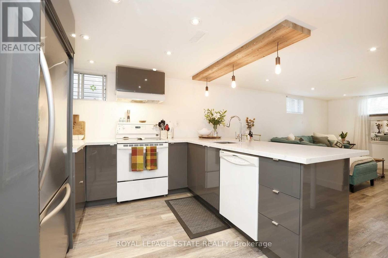 Lower - 208 Oakridge Drive, Toronto, Ontario  M1M 2B3 - Photo 5 - E12733612