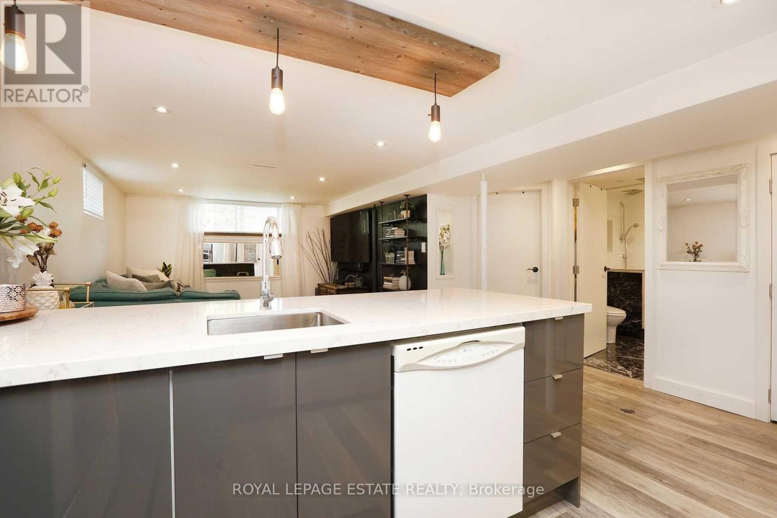 Lower - 208 Oakridge Drive, Toronto, Ontario  M1M 2B3 - Photo 7 - E12733612