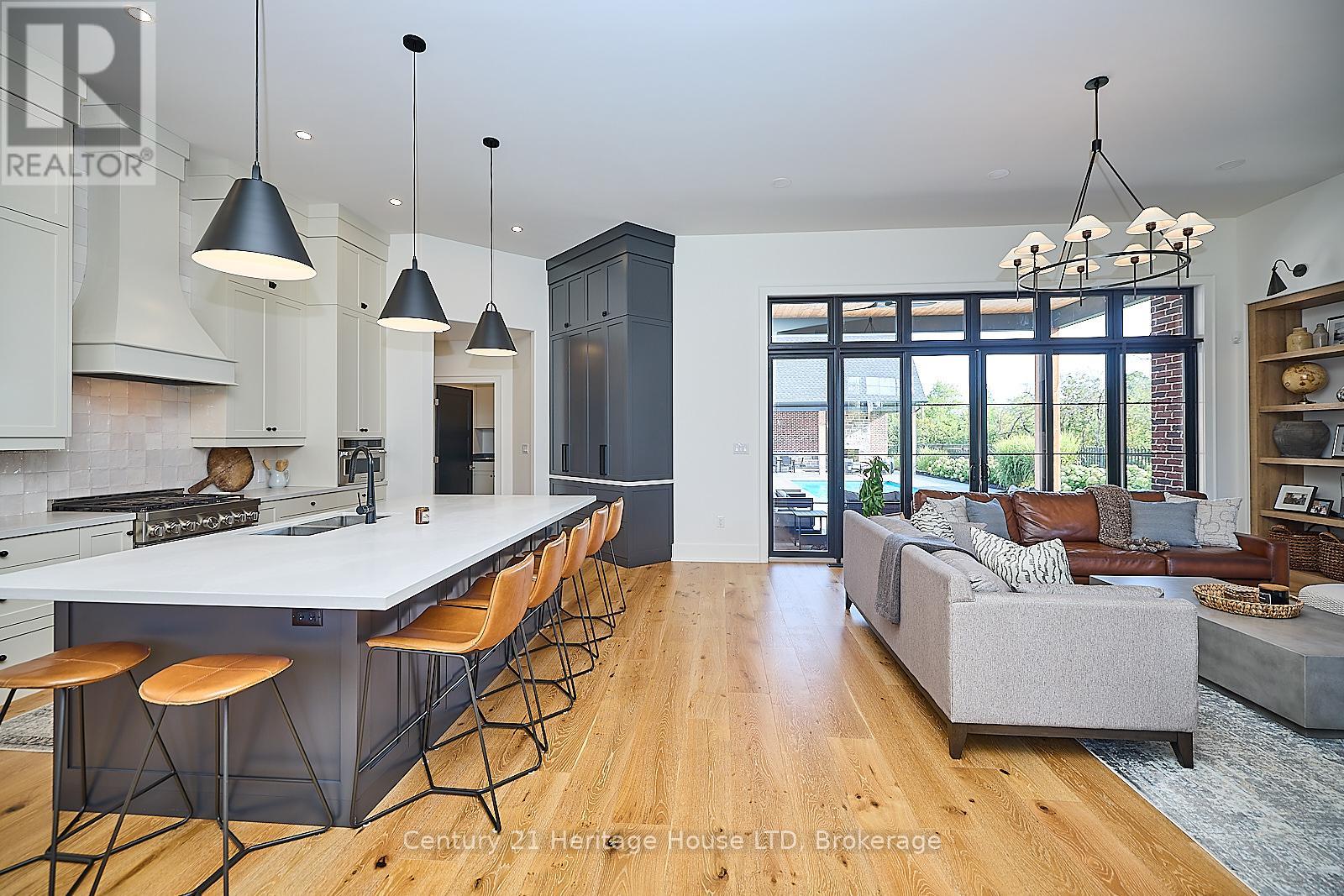 1716 Rebecca Street, Fort Erie, Ontario  L2A 5M4 - Photo 3 - X12377107