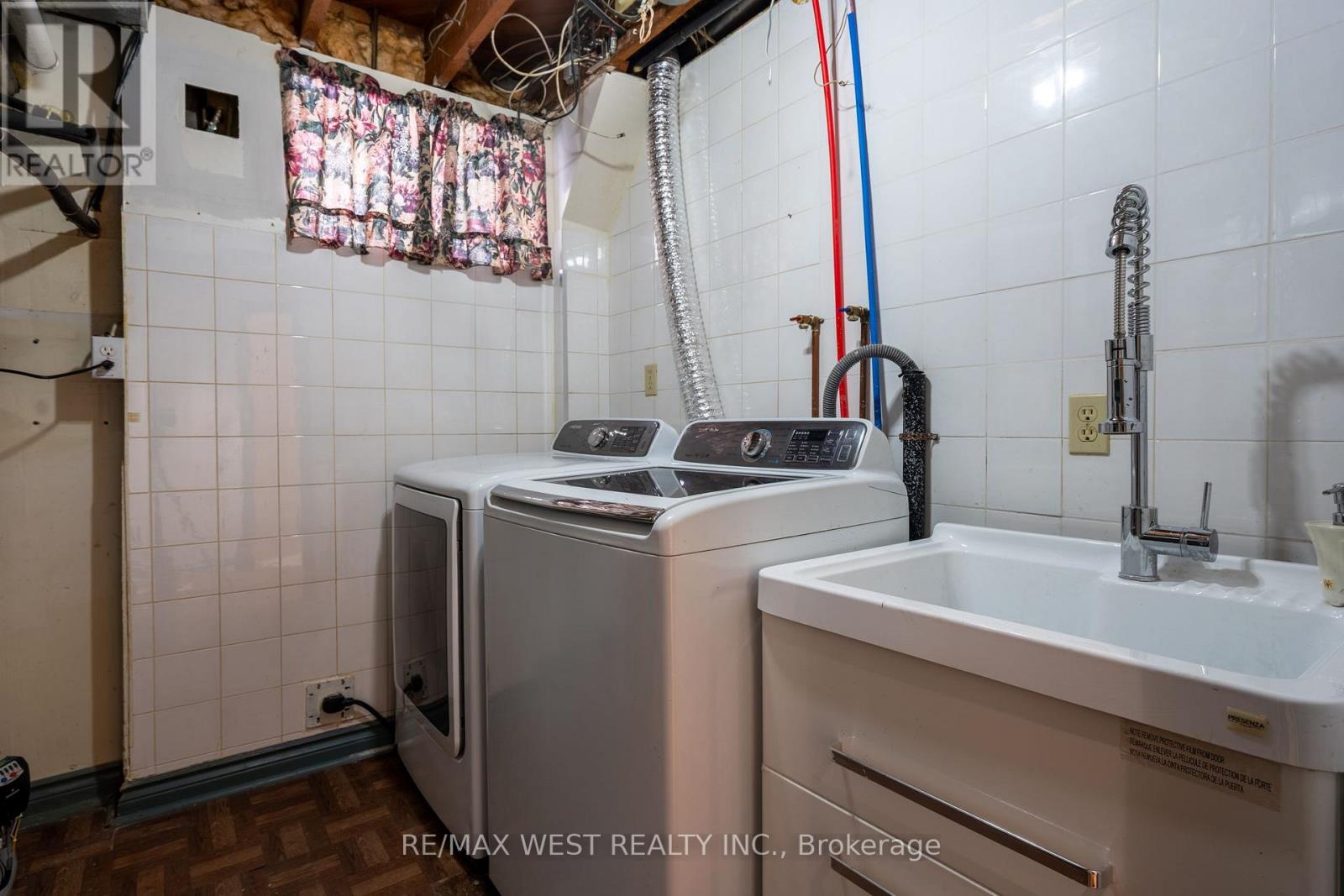 Lower - 28 Paragon Road, Toronto, Ontario  M9R 1J5 - Photo 15 - W12733562