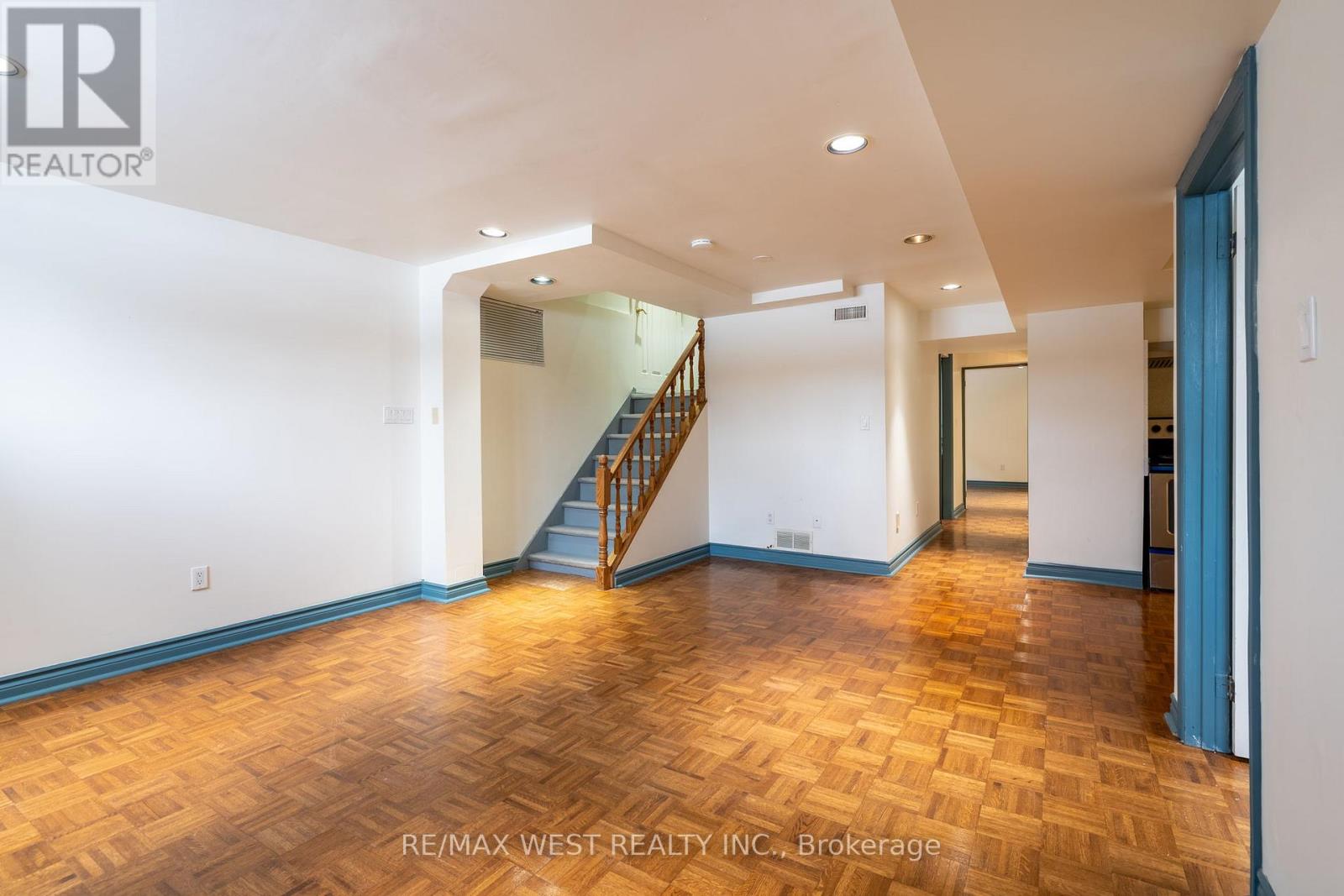 Lower - 28 Paragon Road, Toronto, Ontario  M9R 1J5 - Photo 4 - W12733562