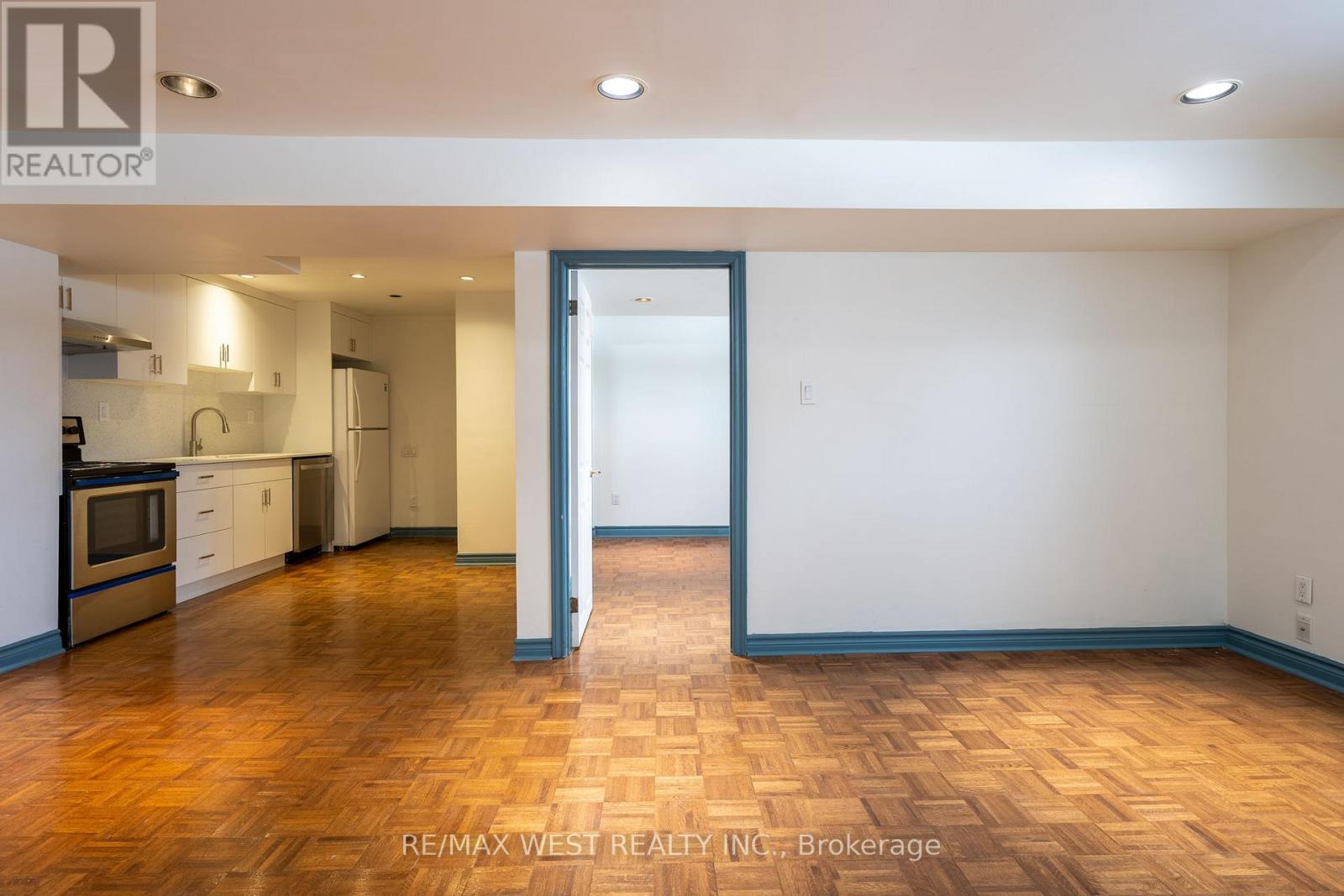 Lower - 28 Paragon Road, Toronto, Ontario  M9R 1J5 - Photo 5 - W12733562