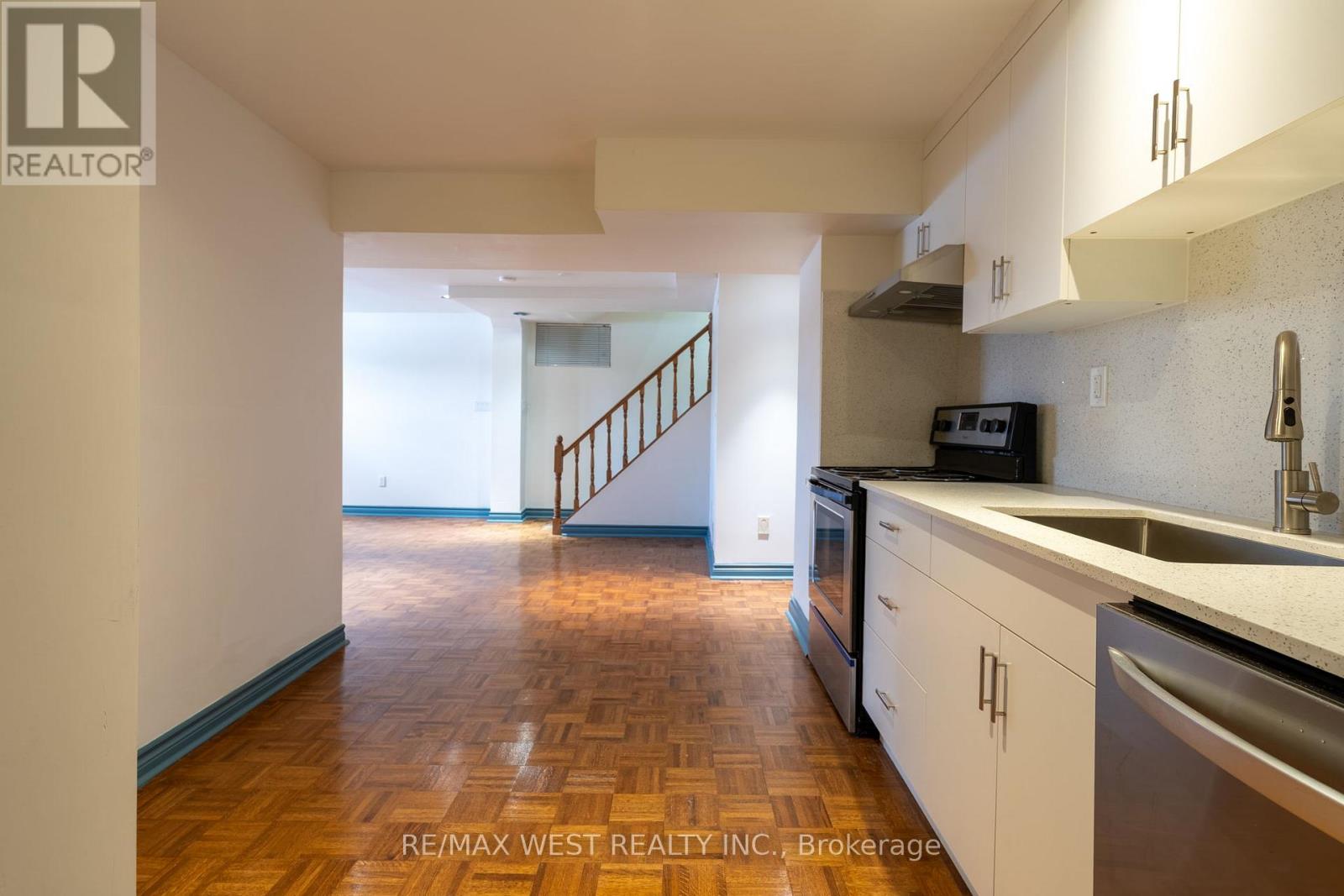 Lower - 28 Paragon Road, Toronto, Ontario  M9R 1J5 - Photo 6 - W12733562