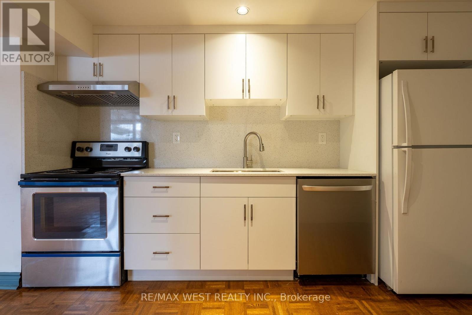 Lower - 28 Paragon Road, Toronto, Ontario  M9R 1J5 - Photo 7 - W12733562