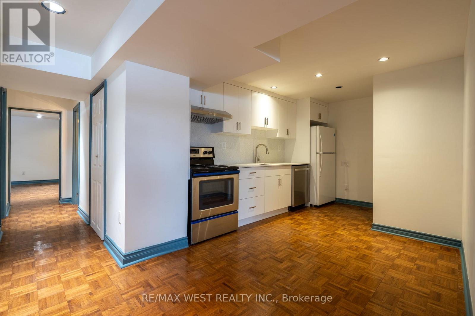 Lower - 28 Paragon Road, Toronto, Ontario  M9R 1J5 - Photo 8 - W12733562