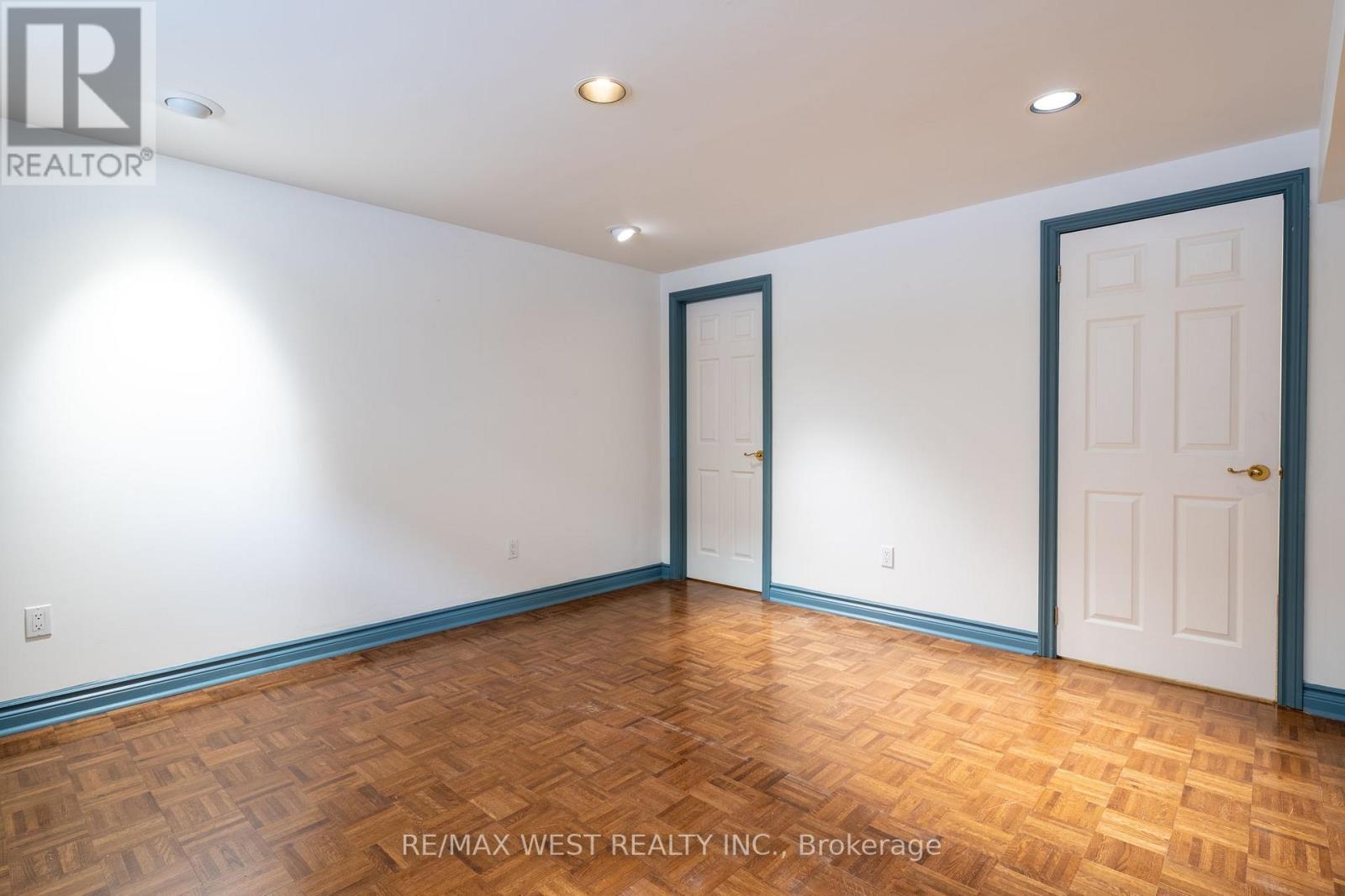 Lower - 28 Paragon Road, Toronto, Ontario  M9R 1J5 - Photo 9 - W12733562