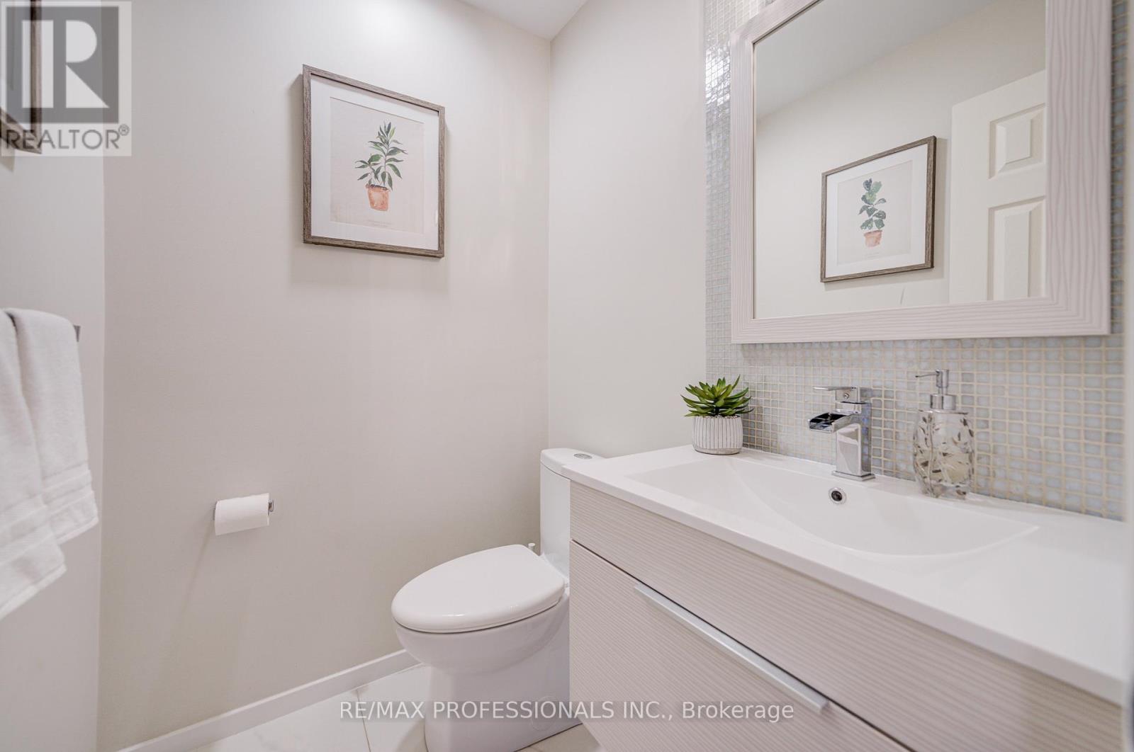 4662 Dundas Street W, Toronto, Ontario  M9A 1A6 - Photo 17 - W12733620