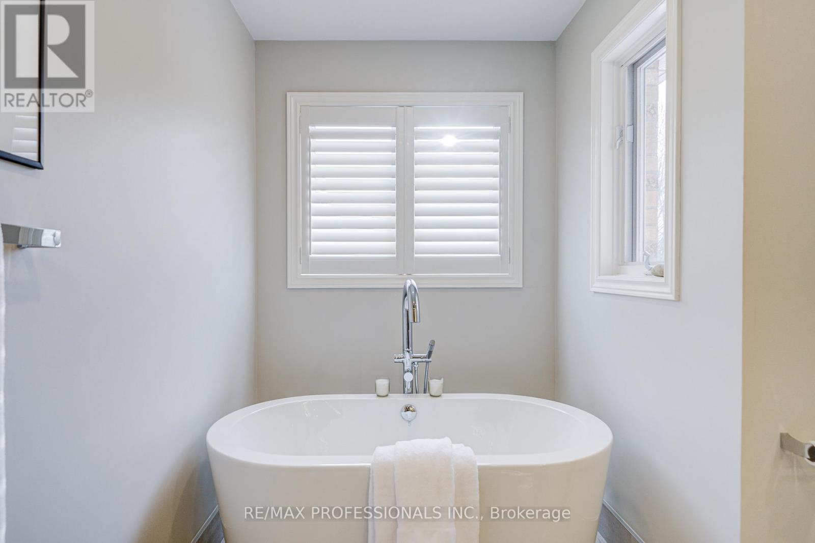 4662 Dundas Street W, Toronto, Ontario  M9A 1A6 - Photo 23 - W12733620