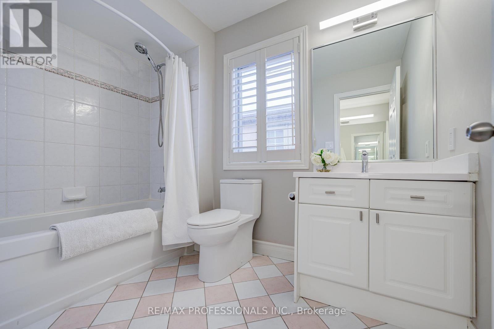 4662 Dundas Street W, Toronto, Ontario  M9A 1A6 - Photo 28 - W12733620