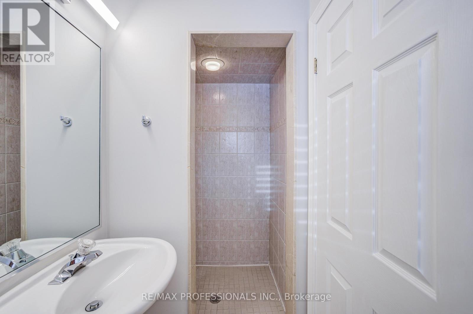 4662 Dundas Street W, Toronto, Ontario  M9A 1A6 - Photo 33 - W12733620
