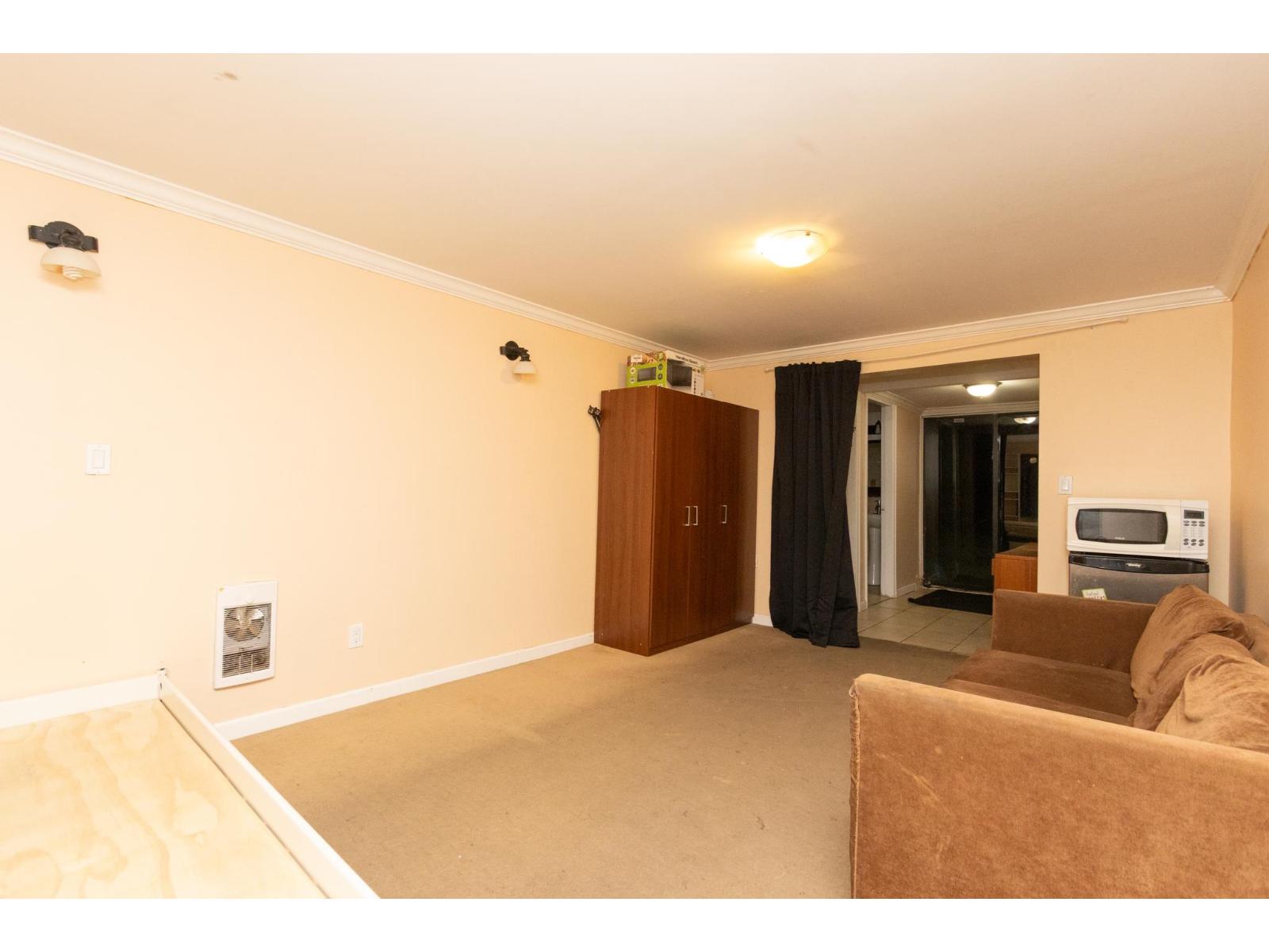 10230 128 Street, Surrey, British Columbia  V3T 2Z3 - Photo 2 - R3083821