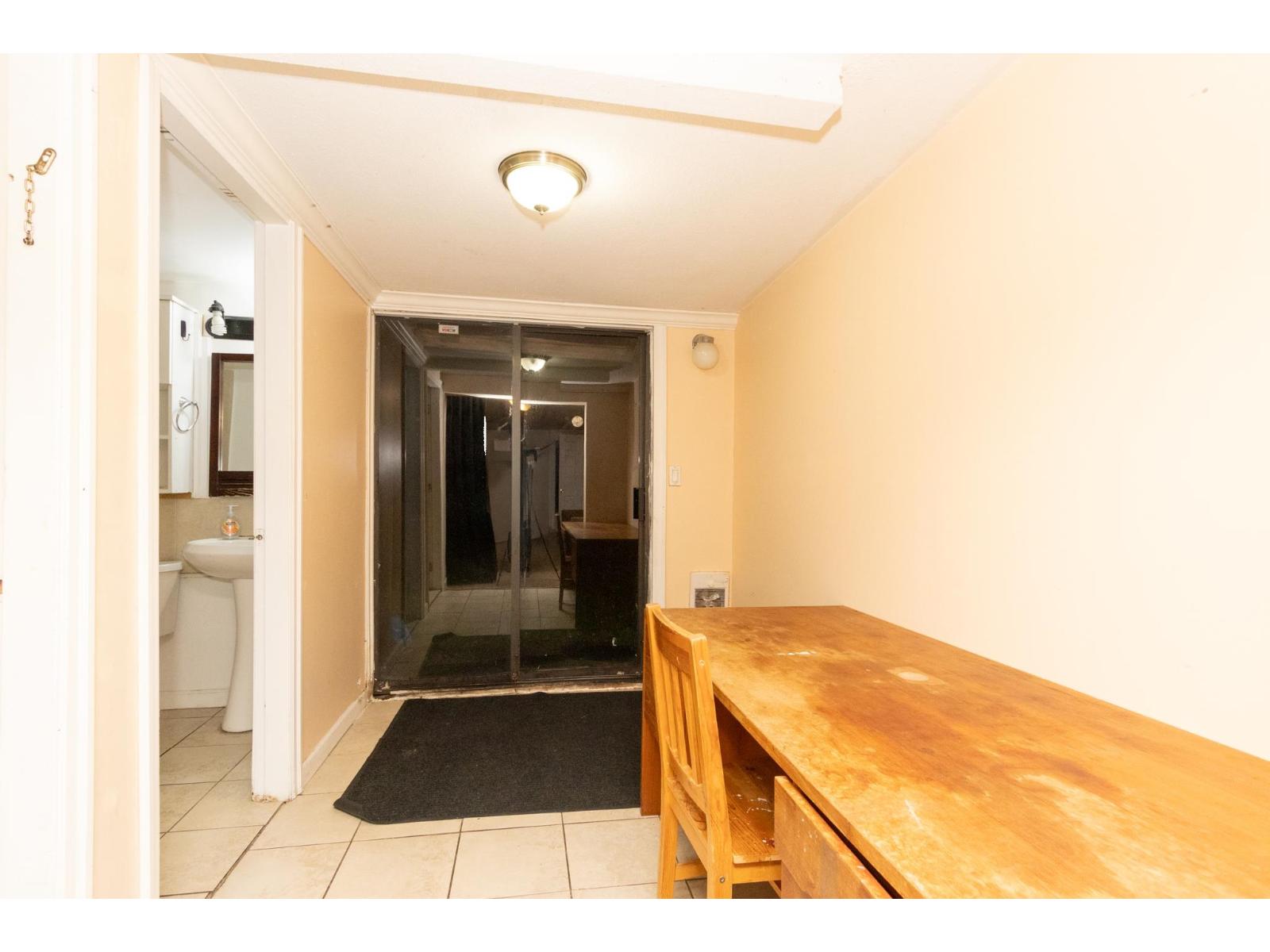 10230 128 Street, Surrey, British Columbia  V3T 2Z3 - Photo 5 - R3083821