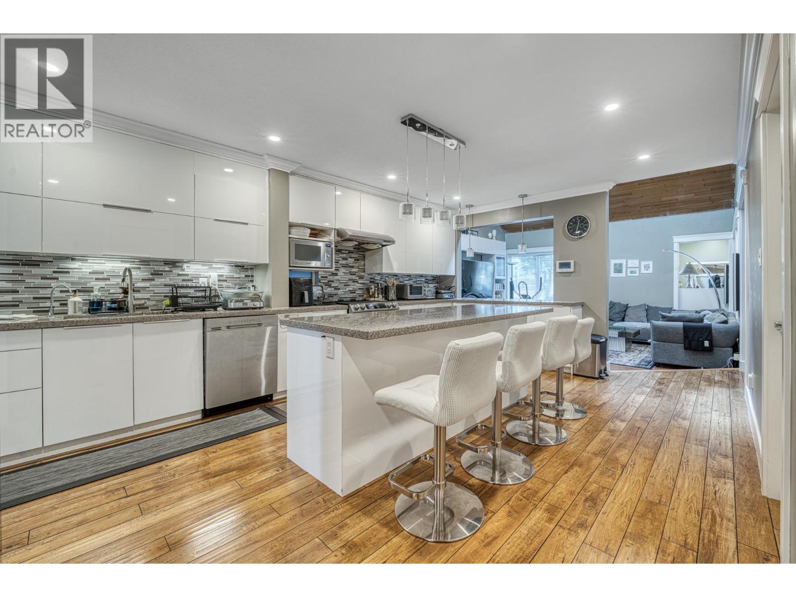 10690 Hollybank Drive, Richmond, British Columbia  V7E 4S5 - Photo 11 - R3081593