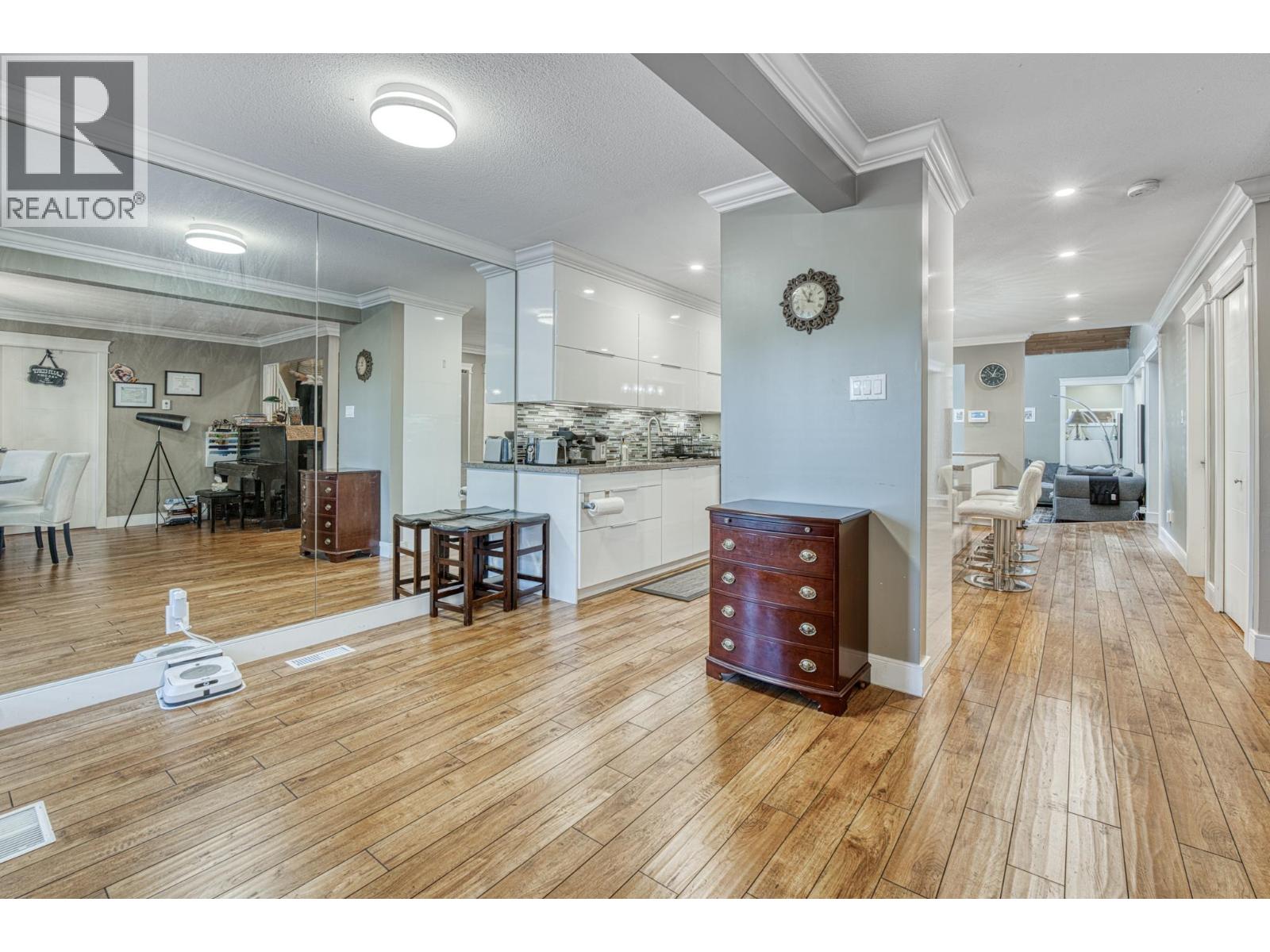 10690 Hollybank Drive, Richmond, British Columbia  V7E 4S5 - Photo 12 - R3081593