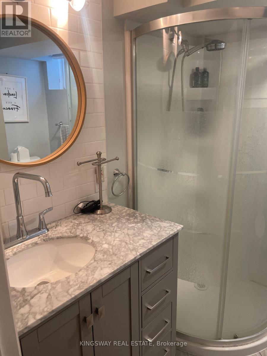 229 Pineglen Crescent, Kitchener, Ontario  N2R 0G2 - Photo 15 - X12733580