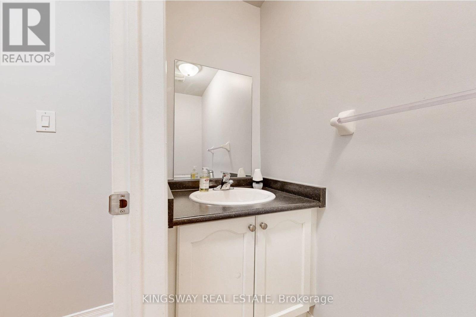 84 Abbotsbury Drive, Brampton, Ontario  L6X 0S2 - Photo 13 - W12542934