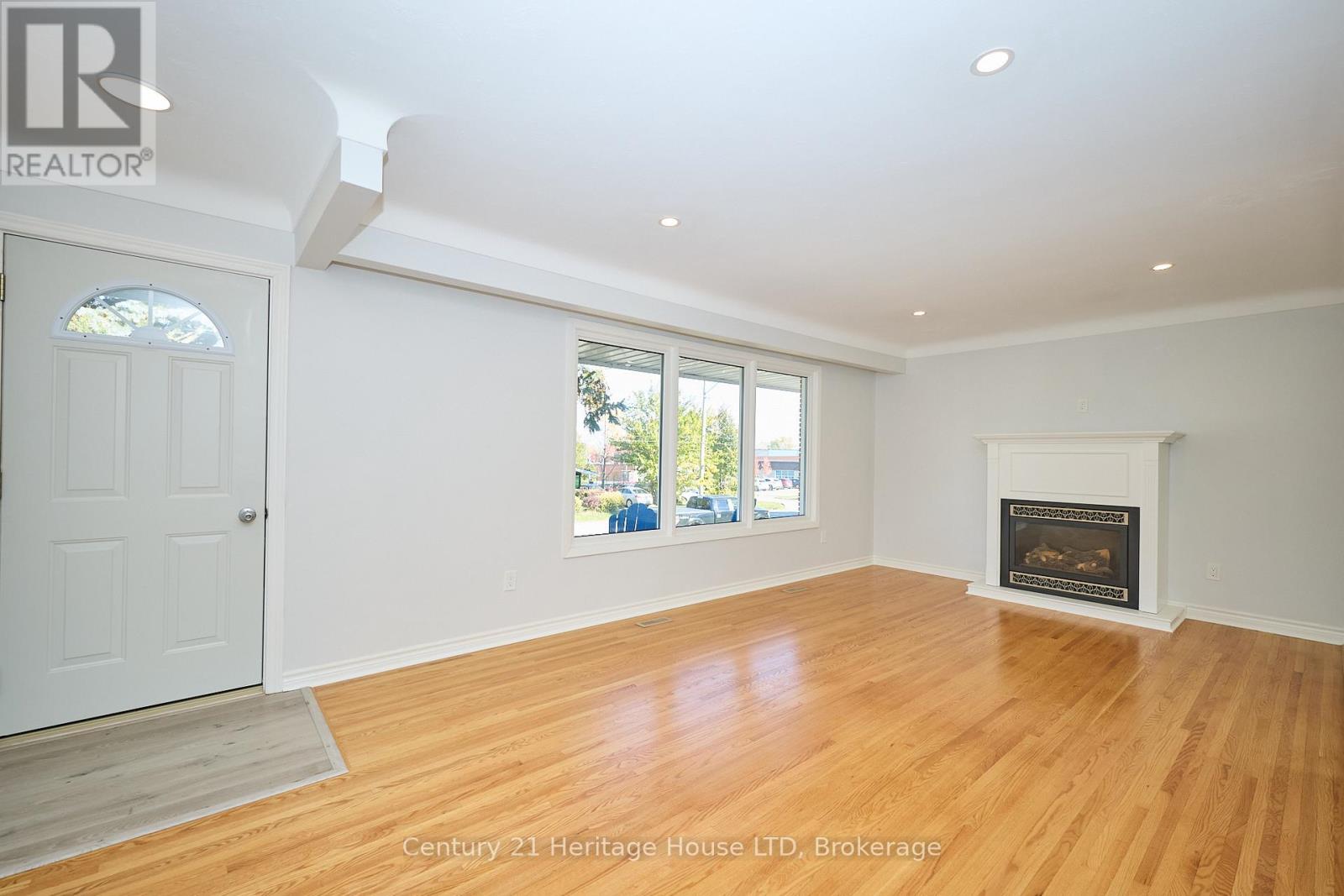 148 Champlain Drive, Fort Erie, Ontario  L2A 1Z8 - Photo 3 - X12513452